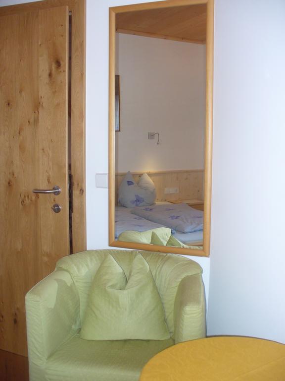 Mitschighof - Apartments Und Pension - Heidis-Welt, Mitschig Хермагор Стая снимка