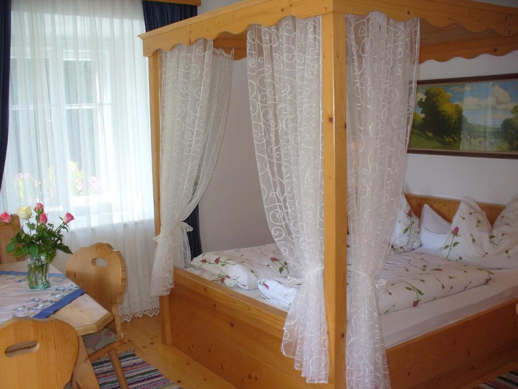 Mitschighof - Apartments Und Pension - Heidis-Welt, Mitschig Хермагор Стая снимка