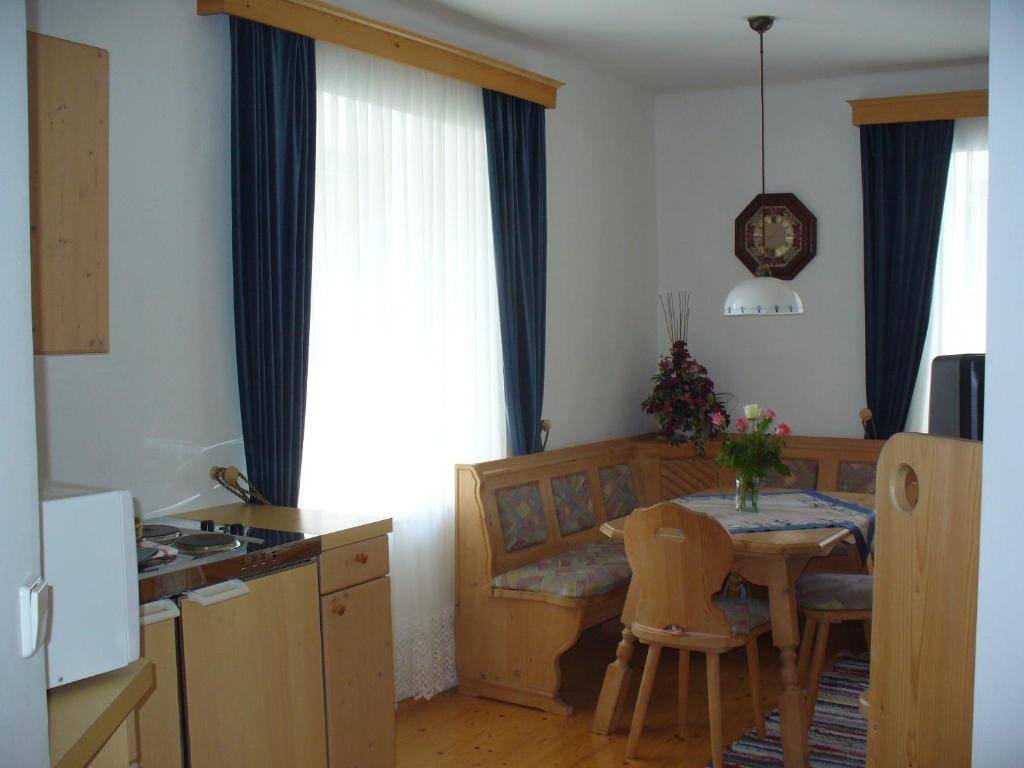 Mitschighof - Apartments Und Pension - Heidis-Welt, Mitschig Хермагор Стая снимка