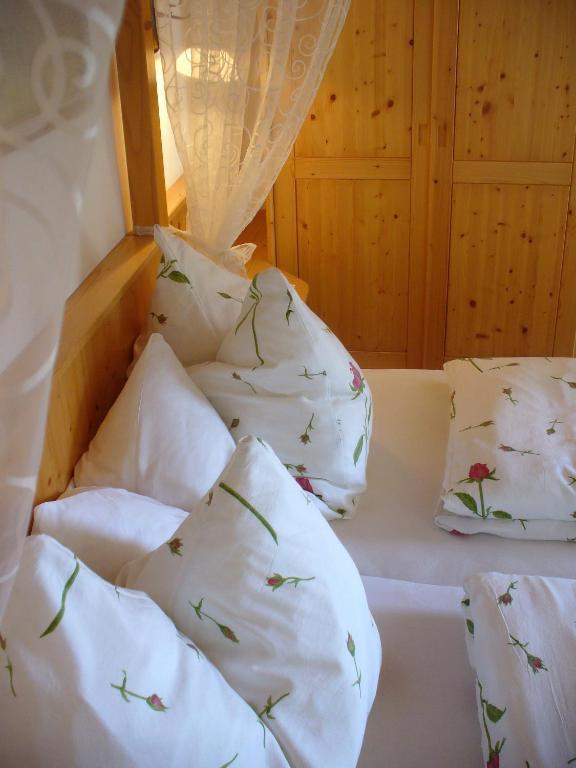 Mitschighof - Apartments Und Pension - Heidis-Welt, Mitschig Хермагор Стая снимка
