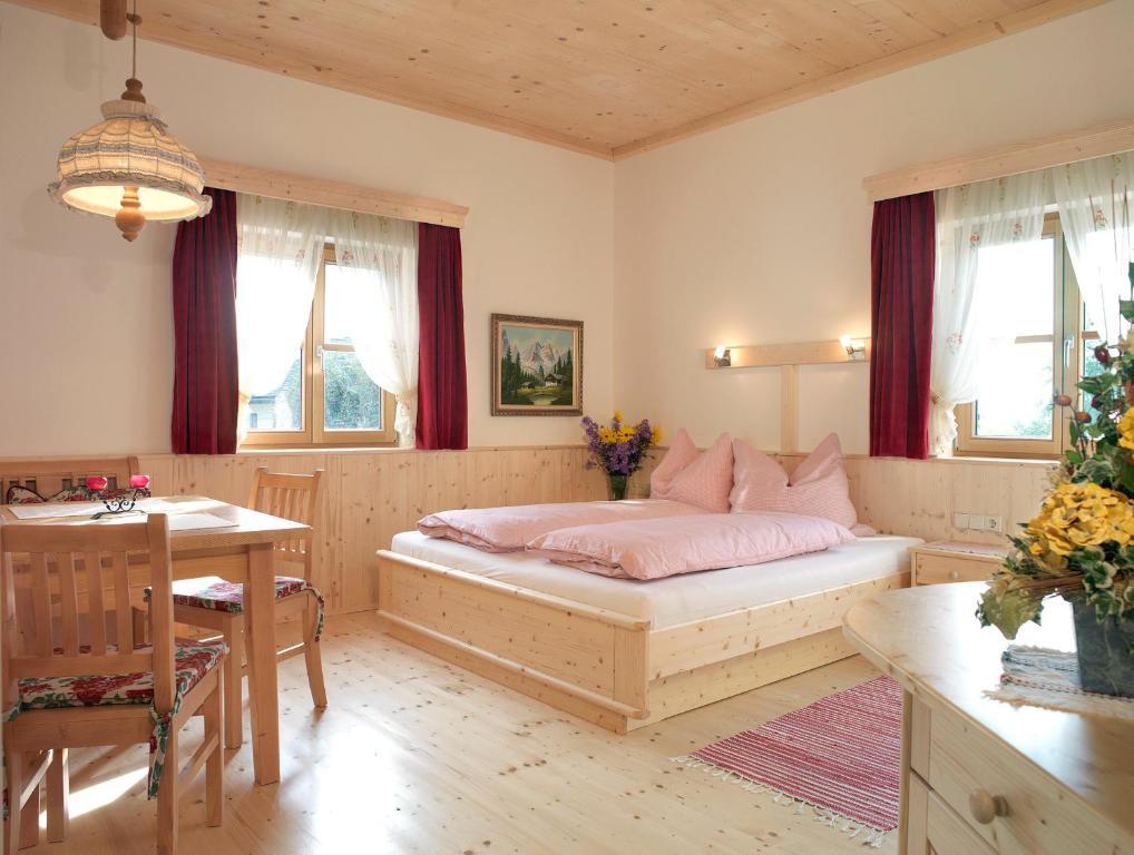 Mitschighof - Apartments Und Pension - Heidis-Welt, Mitschig Хермагор Стая снимка